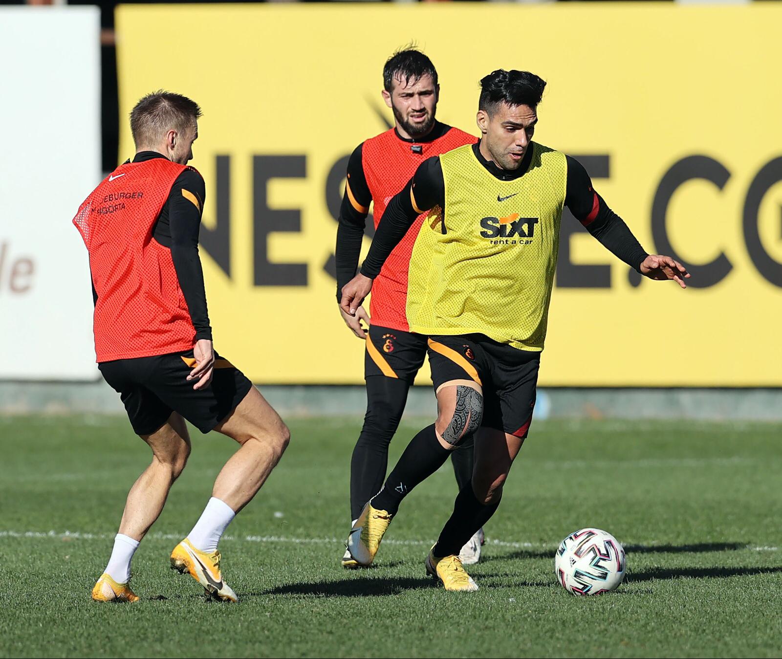 Esposa de Falcao dice que «el tigre» se queda en el Galatasaray