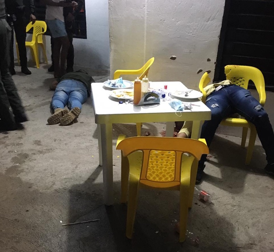 Asesinan a dos personas en puesto de comidas rápidas de Curumaní