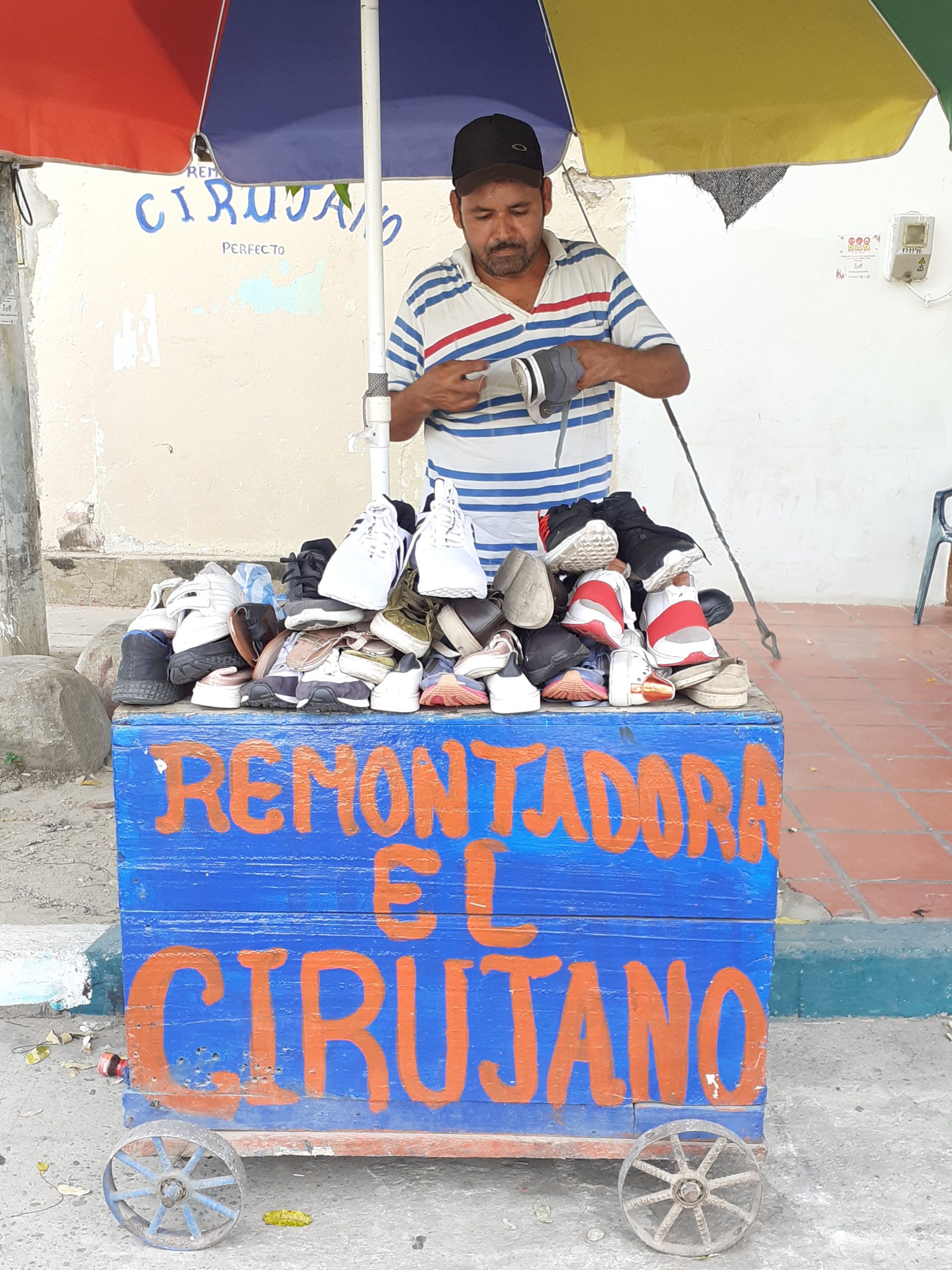 Remontadores y embellecedores de calzado en Aguachica, una labor «que pisa fuerte»