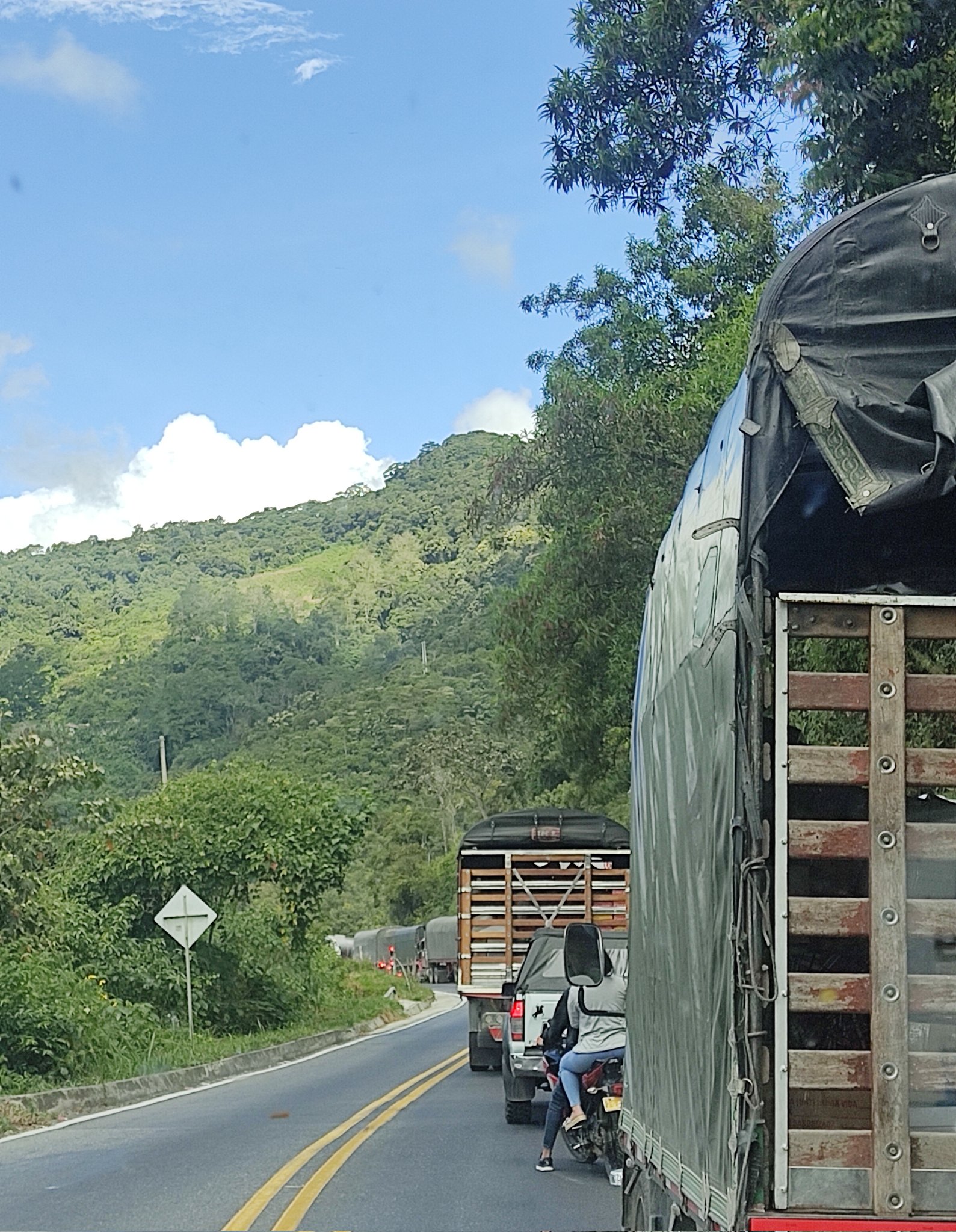Vía Aguachica Ocaña registra constantes trancones