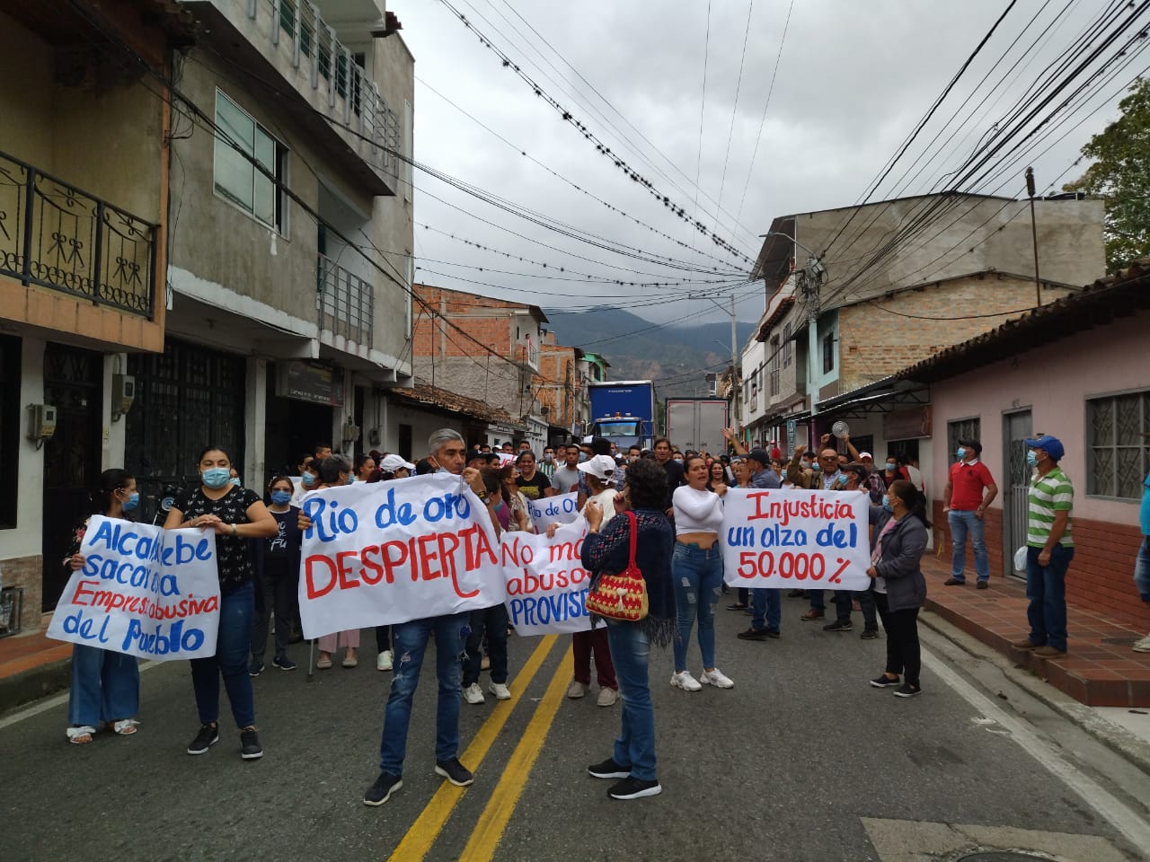 En Río de Oro protestan por exagerado aumento del servicio de Gas natural