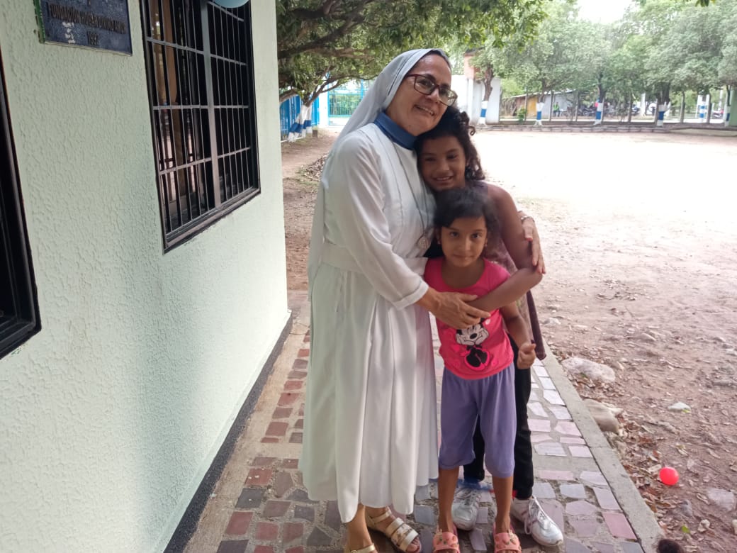 Apadrina a un niño de la fundación Hogar Divino Amor