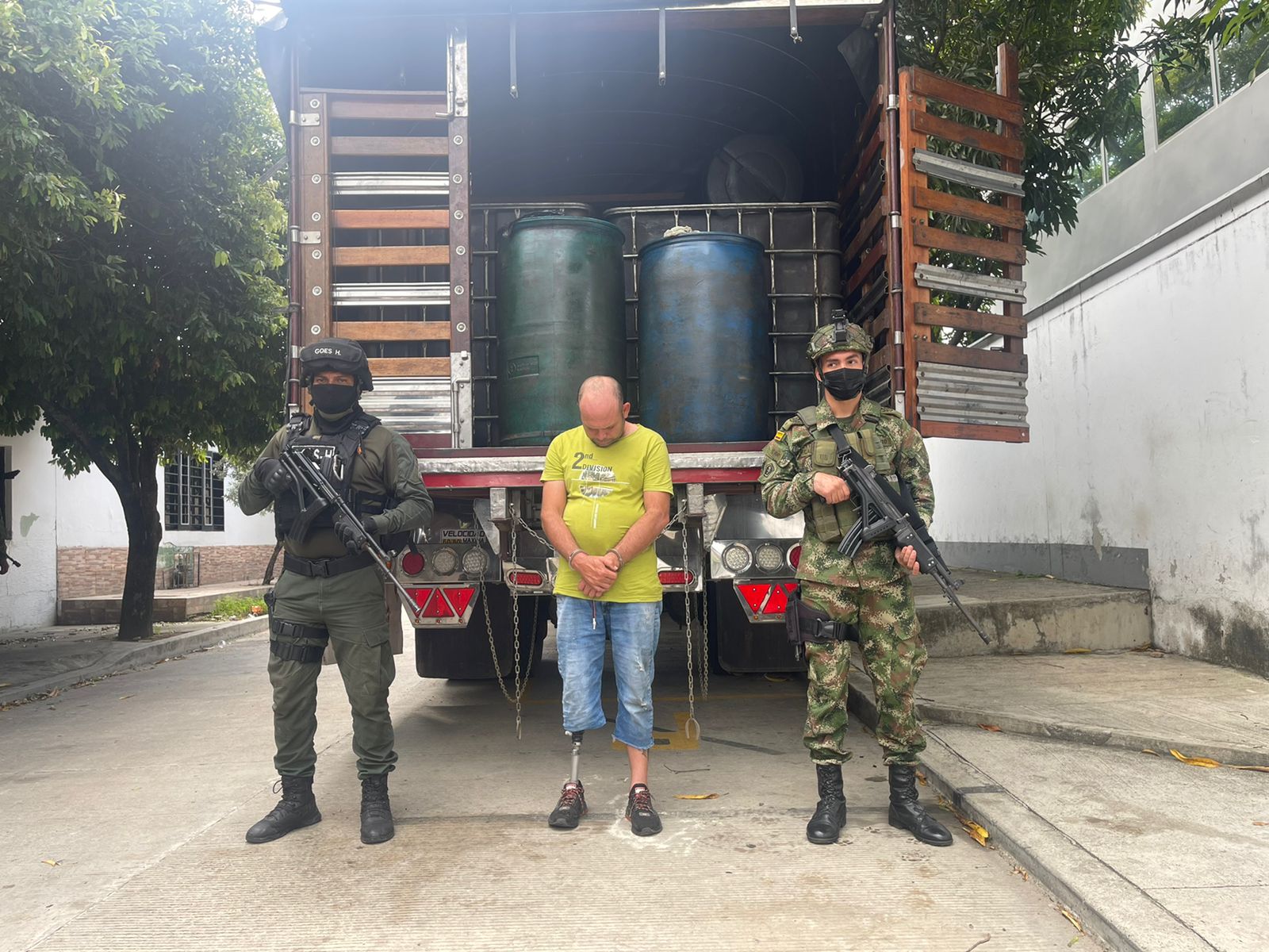 Capturan en el peaje El Platanal a un hombre con combustible destilado artesanalmente