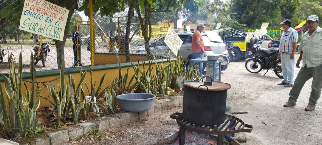 Socios de Coalcesar impiden pacíficamente ingreso a la cooperativa de los interventores de la Supersolidaria