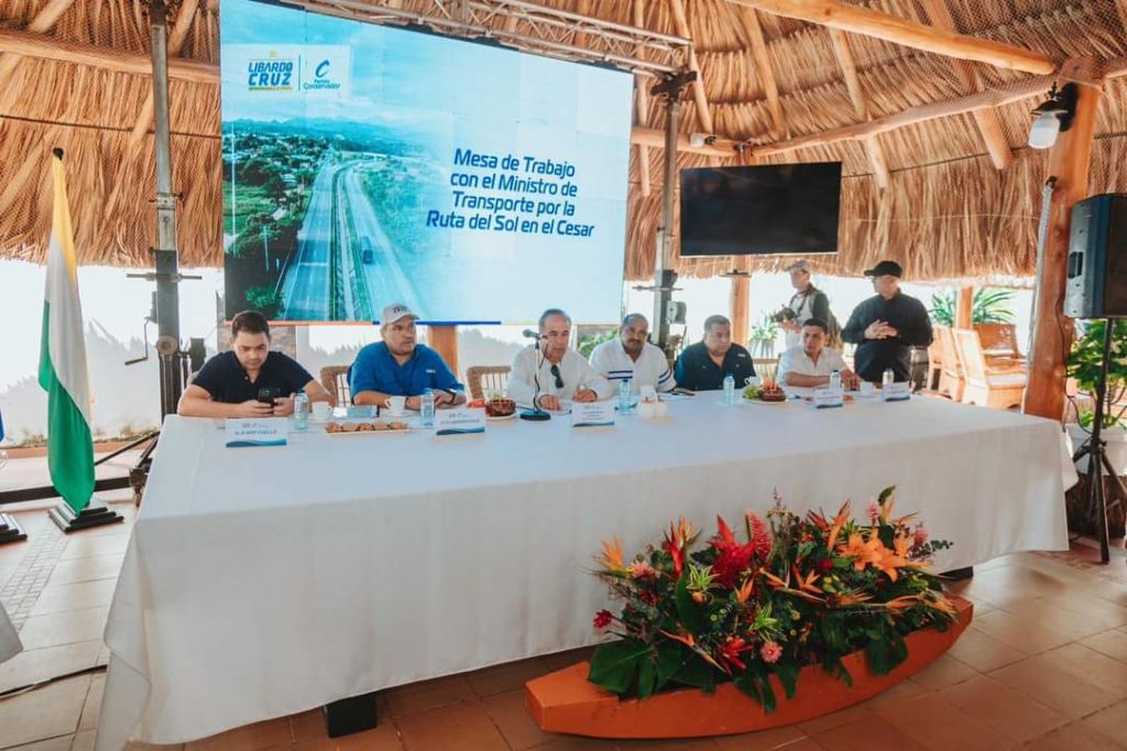 Ministro de Transportes se reunió con congresistas y alcaldes del sur ...