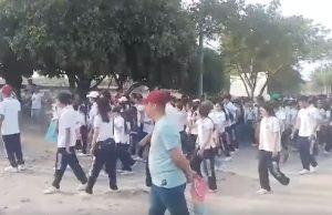 Estudiantes de la institución educativa Guillermo León Valencia en paro por falta de docentes