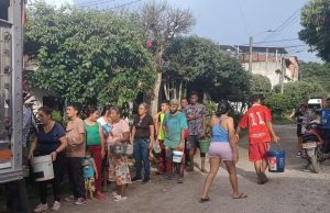 Por bajos precios campesinos de Santander botan la leche
