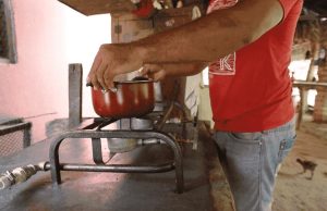 Fincas en la región del Sur del Cesar cocinan con estiércol
