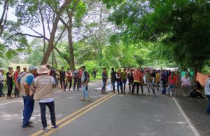 Campesinos reclamadores de tierra levantaron el bloqueado el sur del Cesar