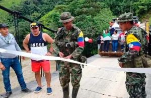 Disidencias de las Farc inauguraron un puente en el departamento del Cauca