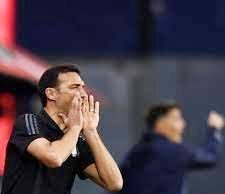 Técnico de la selección argentina de fútbol se queja del horario del partido en Barranquilla
