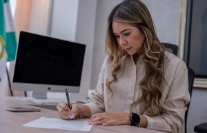 Gobernadora Elvia Milena Sanjuan adjudicó la construcción de 10 puentes vehiculares, en tramos viales de 5 municipios