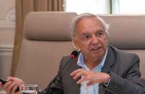 Renuncio el ministro de Hacienda Ricardo Bonilla