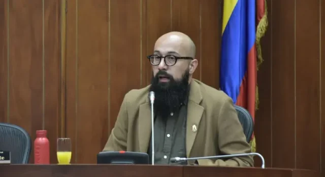 Por presunta participación política la Procuraduría suspende provisionalmente al director de la UNGRD