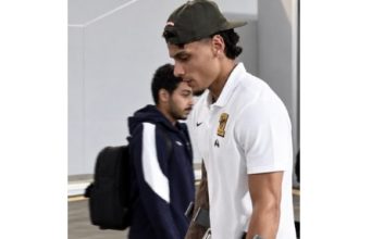 Richard Ríos sale del estadio con muletas: una lesión preocupa a la Selección Colombia
