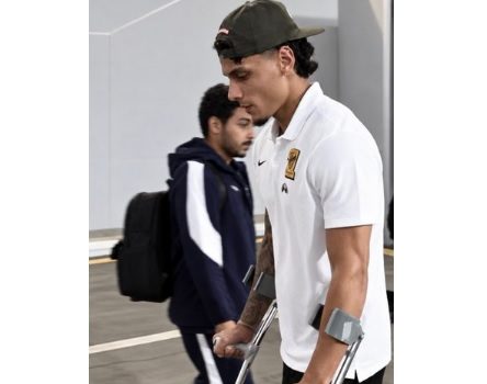 Richard Ríos sale del estadio con muletas: una lesión preocupa a la Selección Colombia